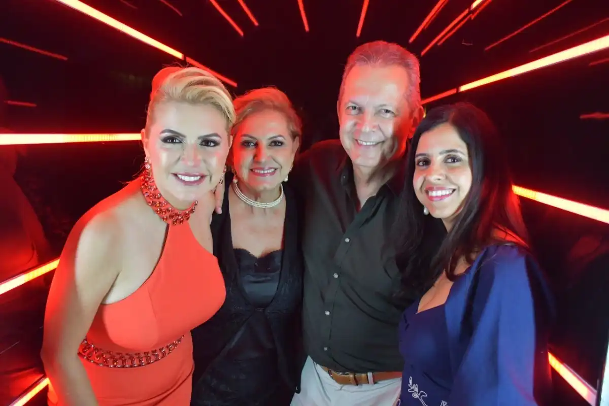 Gislene Teixeira comemora idade nova no Parahy Bar