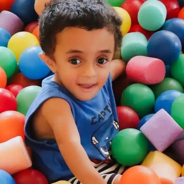 Tampinhas que salvam vidas: ação solidária auxilia a custear tratamento de menino com doença rara