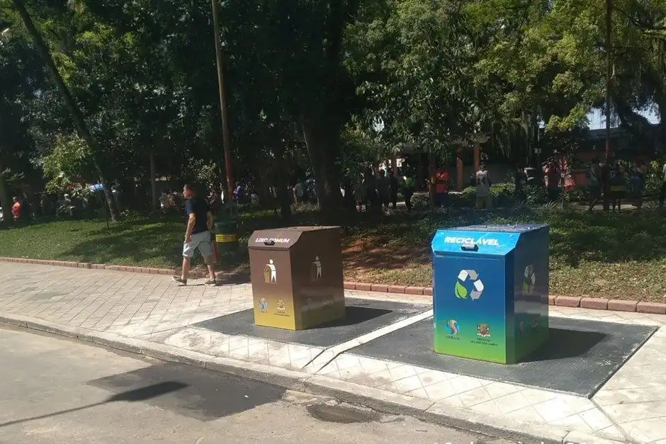 Centro de São José recebe mais duas lixeiras para coleta soterrada