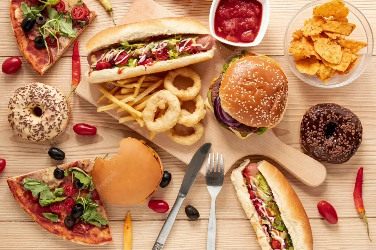 Refeições calóricas à noite podem aumentar risco de diabetes e problemas no coração