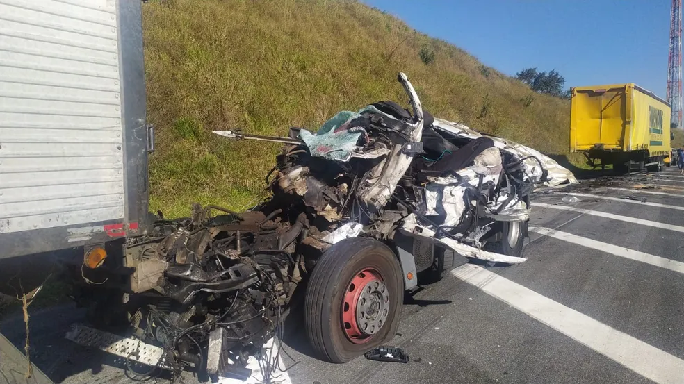 Acidente na Carvalho Pinto deixa vítima fatal em Jacareí