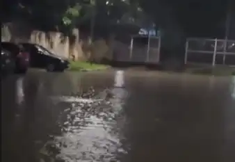 Chuva alaga estacionamento da UPA do Alto da Ponte em SJC