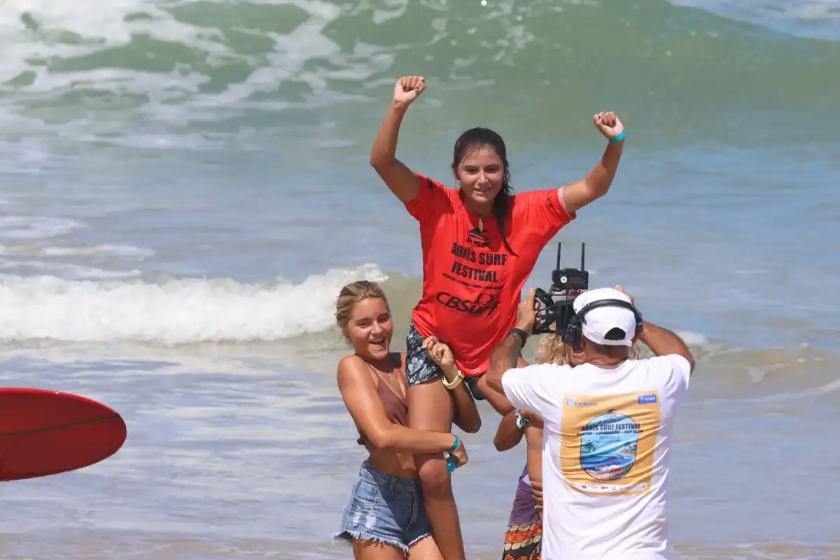 Surfista de Caraguá é campeã da 2ª etapa do Brasileiro de Longboard em Sergipe
