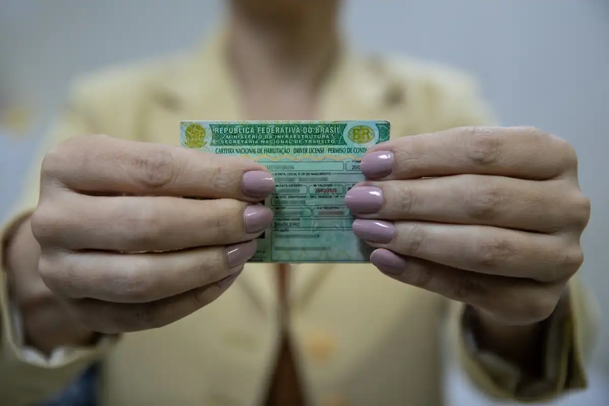 Exame toxicológico passa a ser obrigatório para tirar CNH nas categorias A e B
