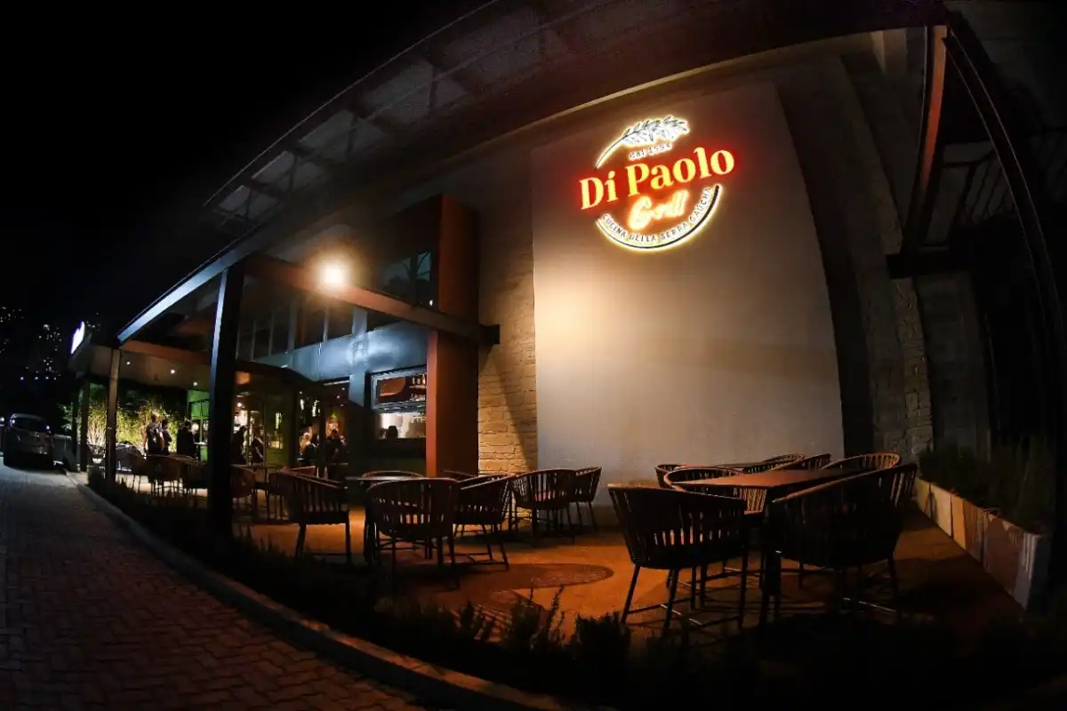 Di Paolo faz promoção com taças de vinho como brinde em São José