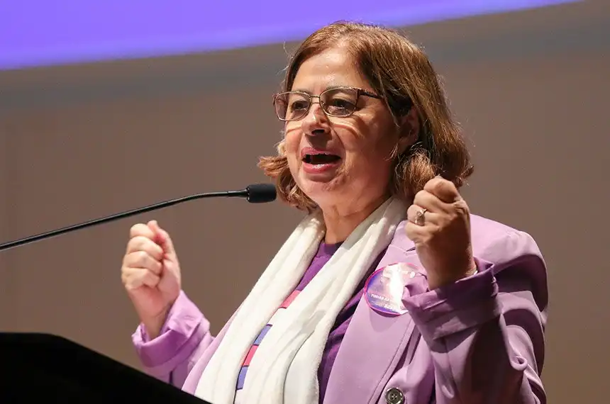 Lula demite Cida Gonçalves do ministério das mulheres