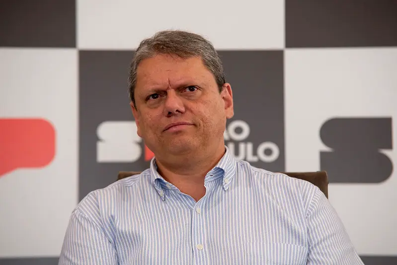 Tarcísio de Freitas afasta delegado que atuava em São José