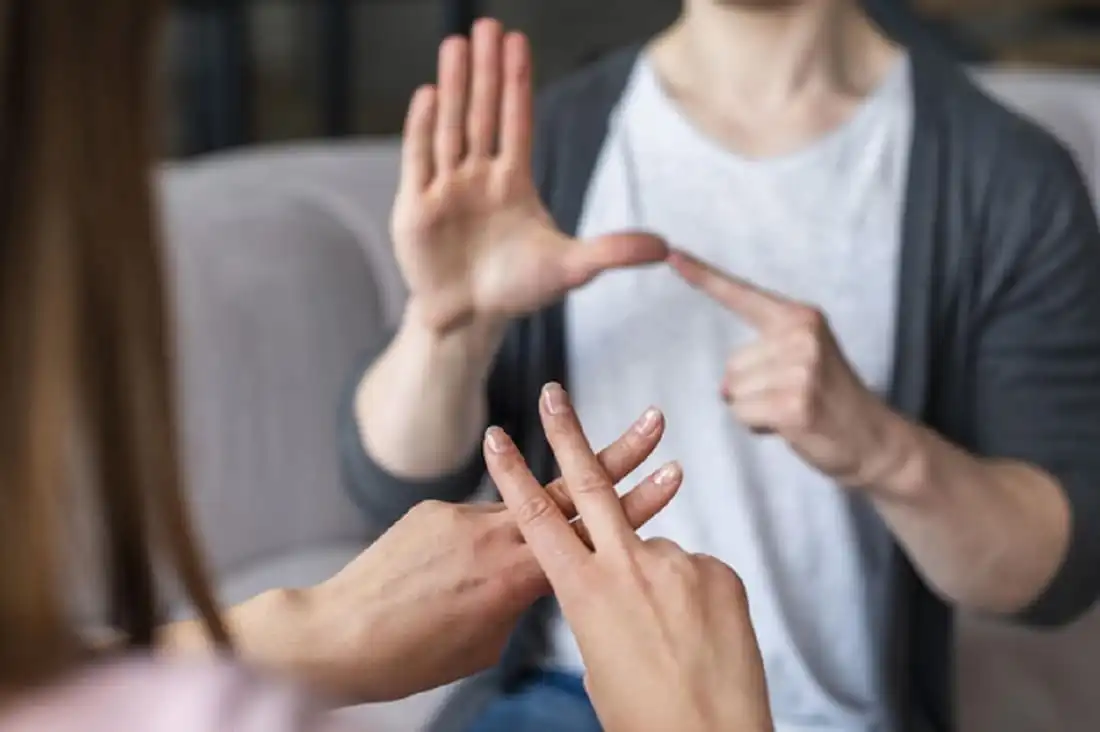 SP abre novas vagas para curso on-line e gratuito de libras