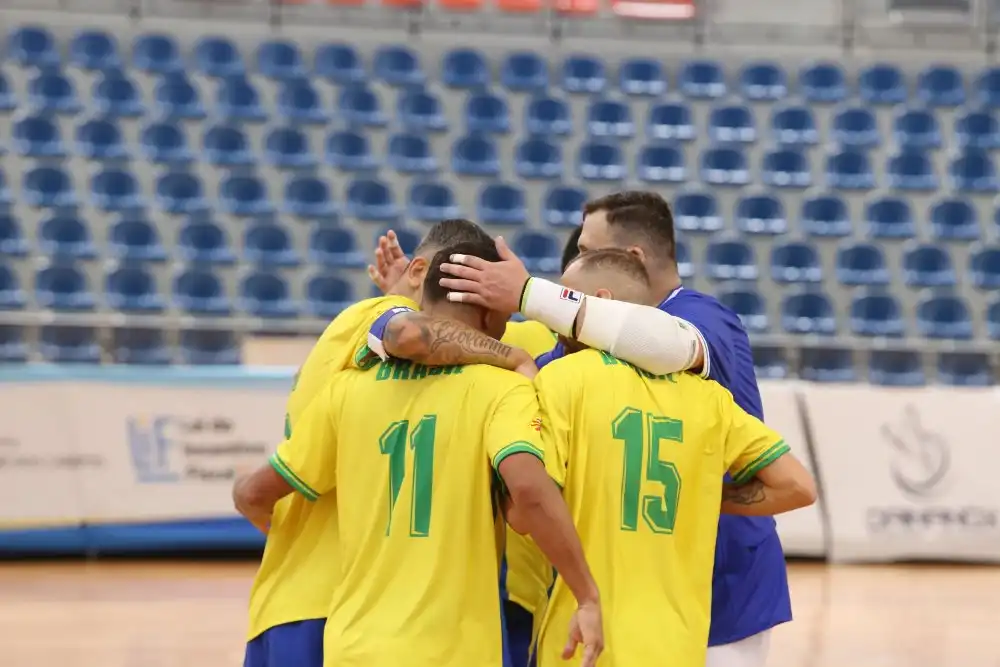 Seleção Brasil enfrenta a Suécia nas quartas do Mundial de Futsal de Surdos