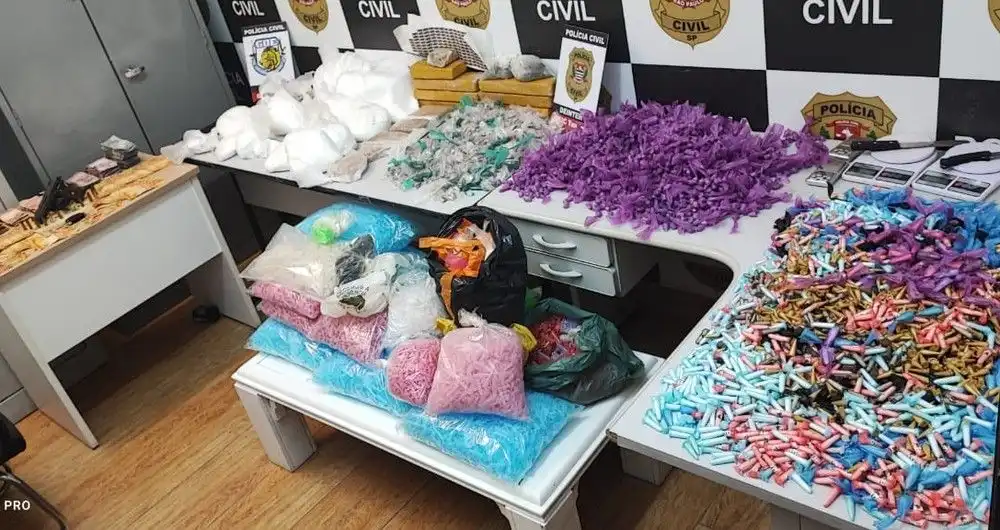 Dupla é encontrada com 25kg de drogas e R$10 mil em Taubaté