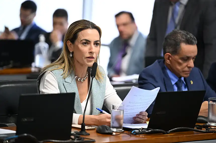 Misoginia pode virar crime e frases como "está na TPM" serão punidas