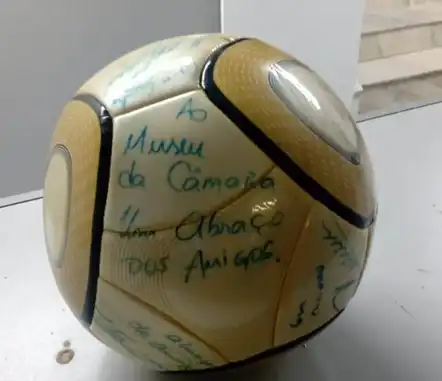 <strong>PF devolve à Câmara bola autografada por Neymar que foi furtada durante atos golpistas</strong>