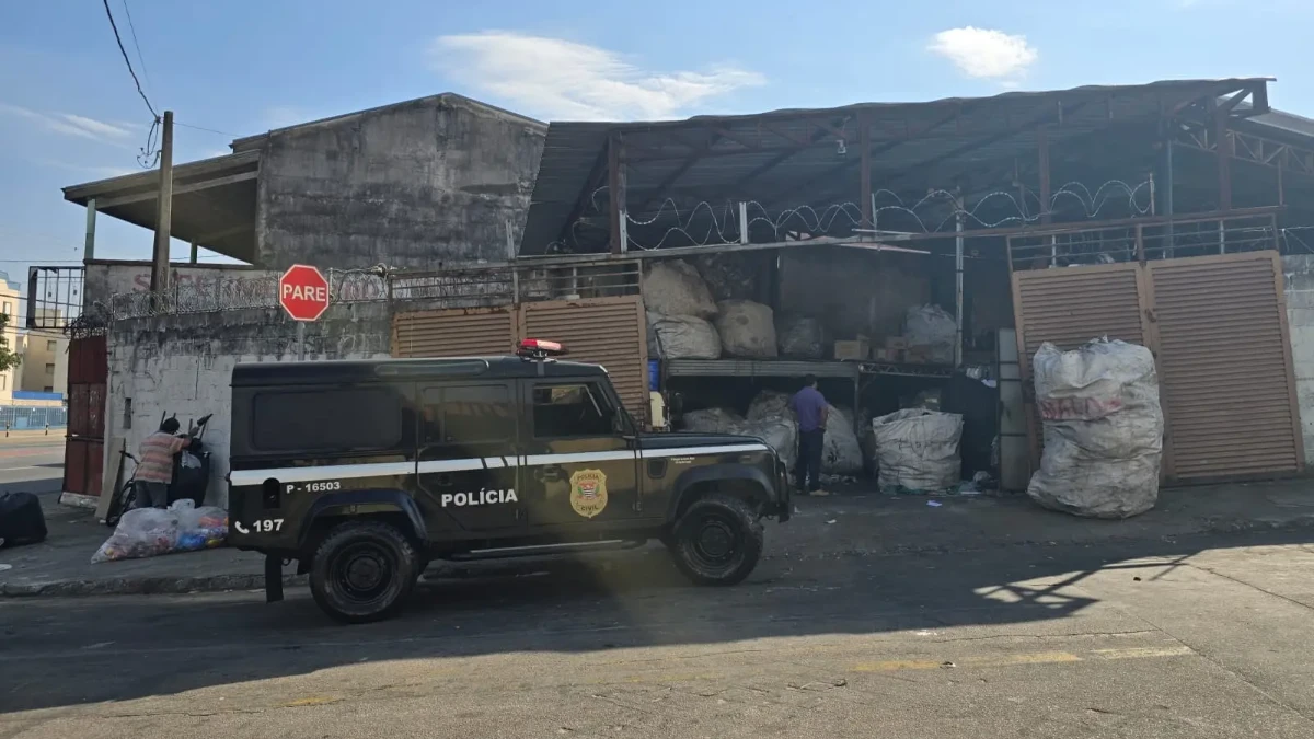 Polícia apreende 20kg de fios de cobre em ferros velhos