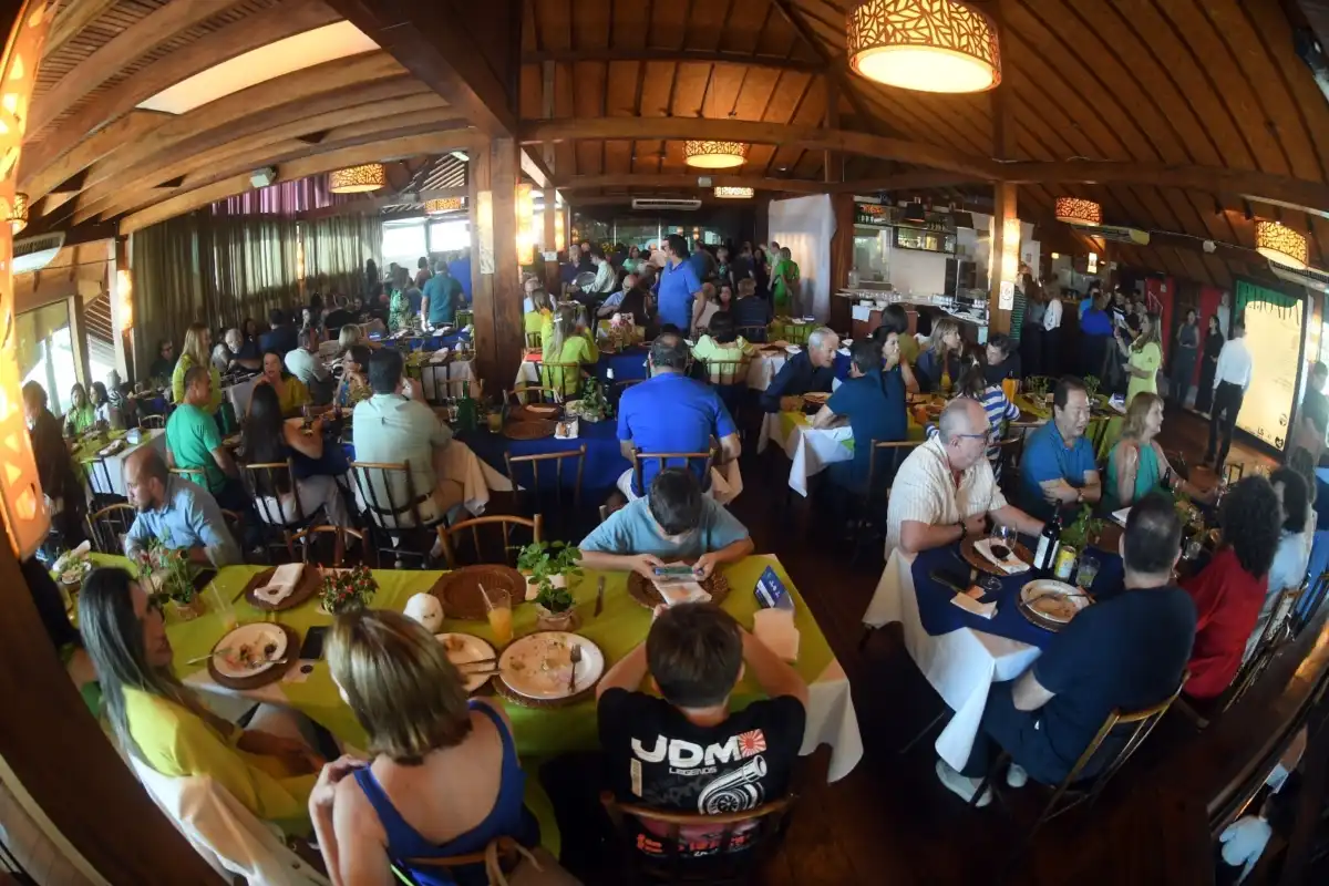 A 14ª edição da Feijoada Conexão Solidária em parceria com o Golden Grill foi realizada no último sábado
