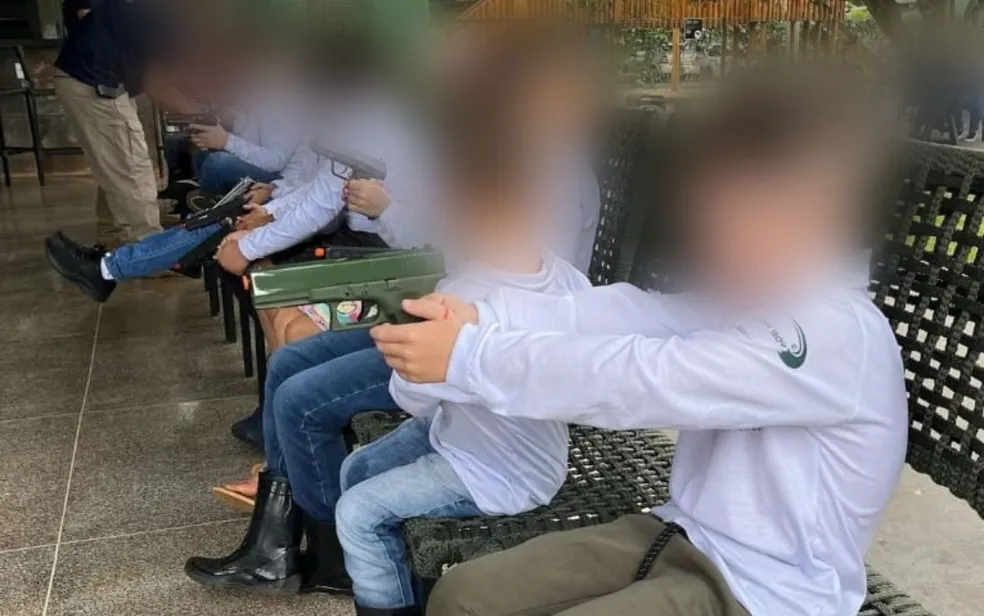 Clube de tiro que dava curso à crianças suspende aulas