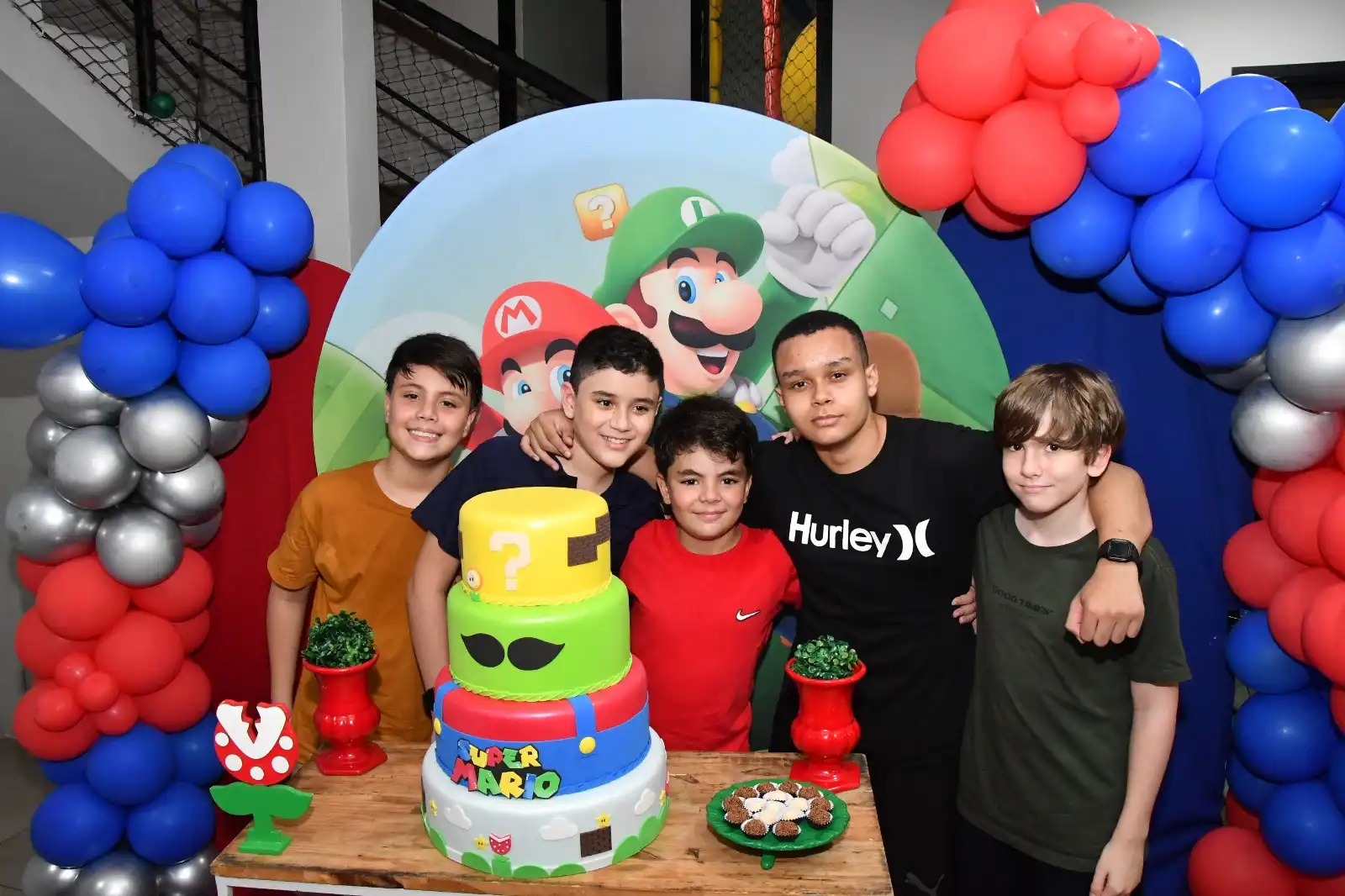Festa de aniversário no Zabumba Buffet teve participação da cantora Ana Santos