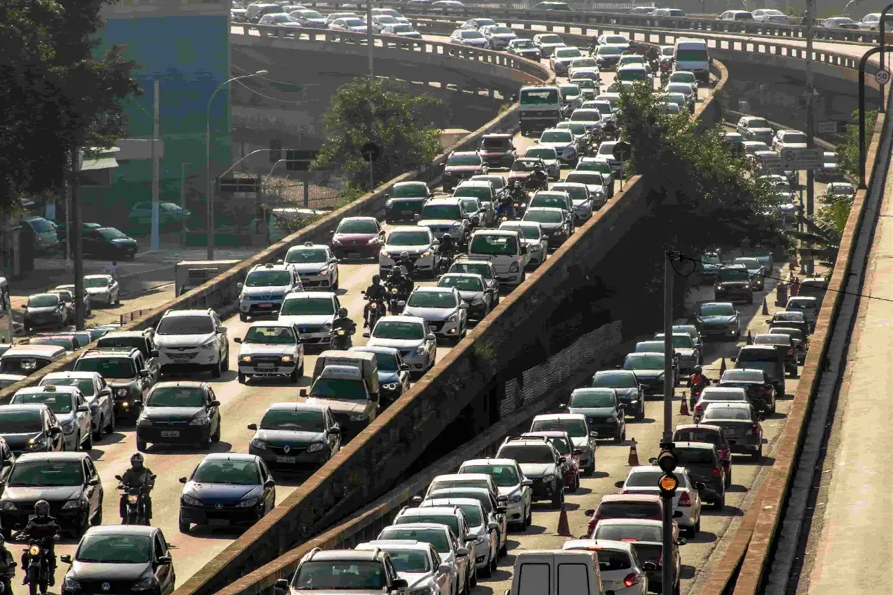 Feriado deve levar mais de 1,7 milhão de veículos à Via Dutra e à Rio-Santos 