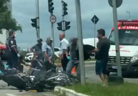 Acidente entre motos é registrado na Avenida São José, em São José dos Campos