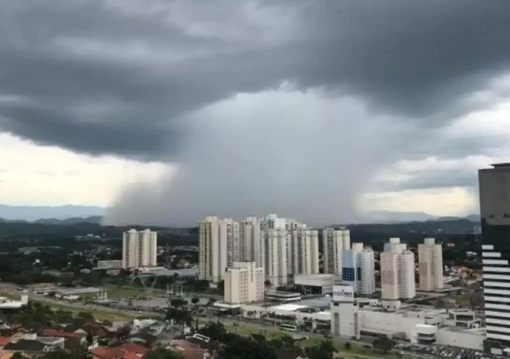 Frente fria traz chuva e queda da temperatura em São José e região