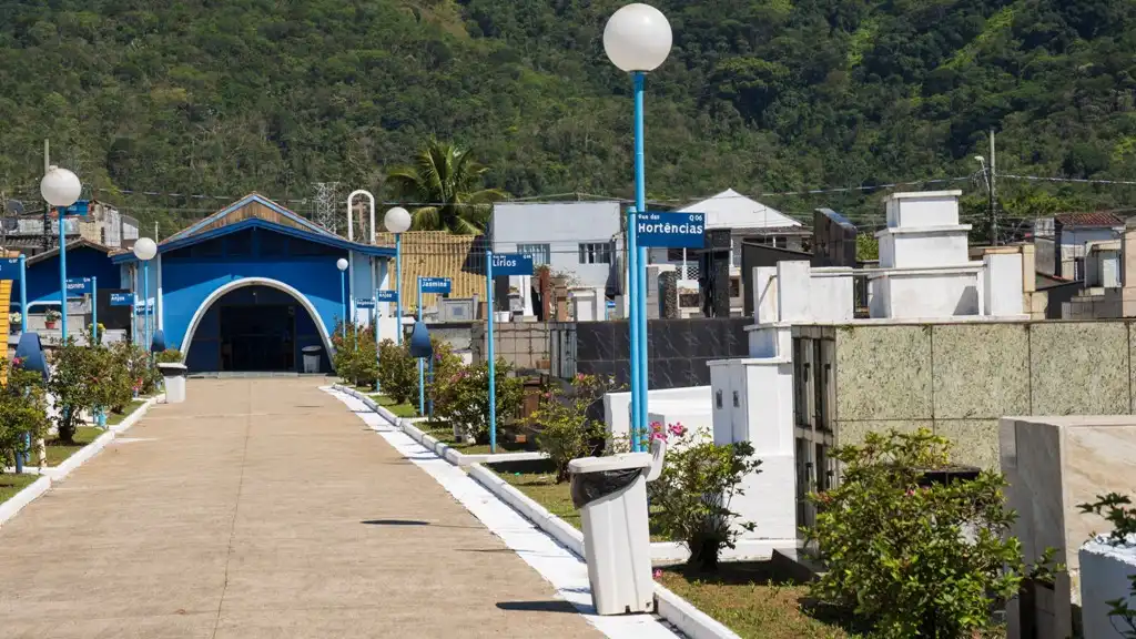 Cemitério Municipal de Caraguatatuba deve receber cinco mil visitantes no Dia de Finados