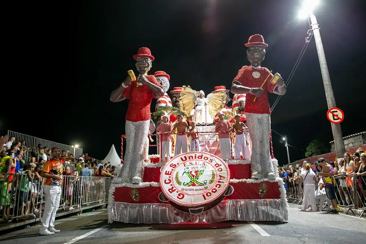 Desfile das escolas de samba de Jacareí acontece neste domingo (15)