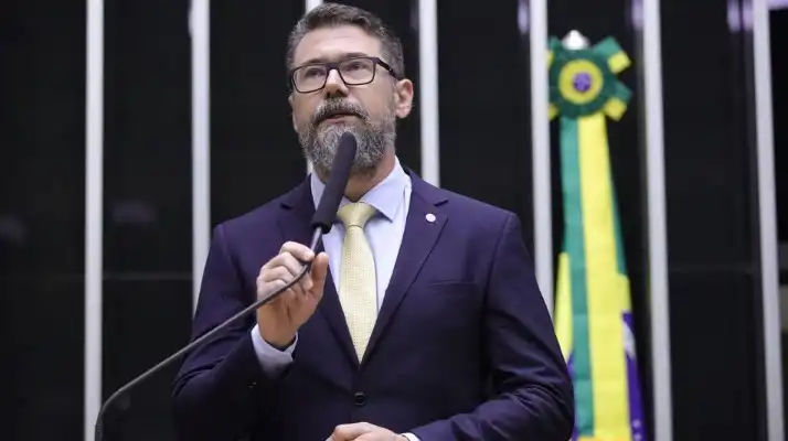 Deputado sugere acabar com feriados no Brasil