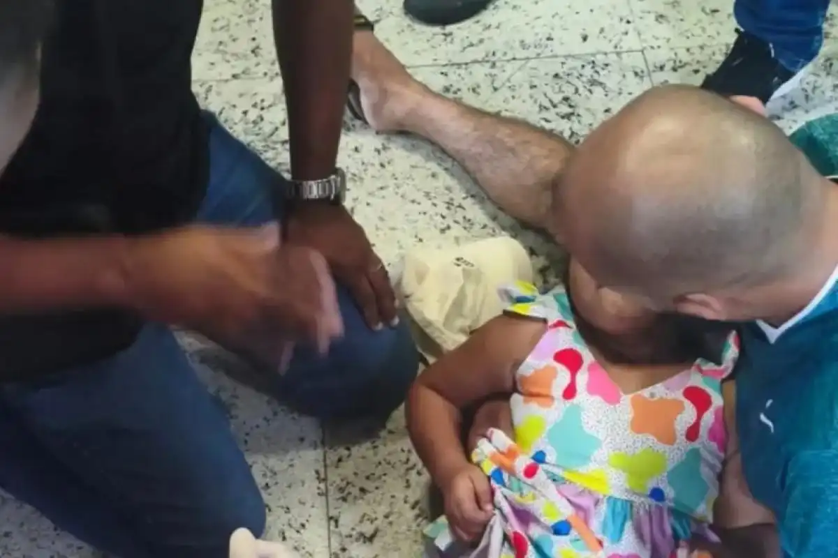 Criança tem perna sugada por escada rolante e fica ferida no Busca Busca