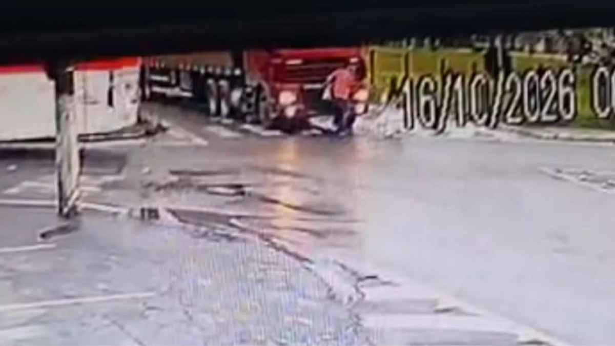 Idoso morre após ser atropelado por caminhão em faixa de pedestres