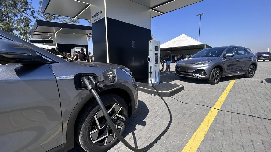 Nova lei garante carregadores para carros elétricos em condomínios de SP; veja o que muda