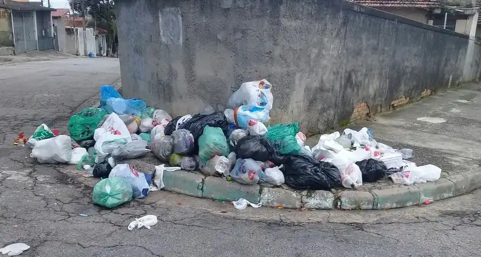 Prefeitura rescinde com empresa de coleta de lixo após reclamações