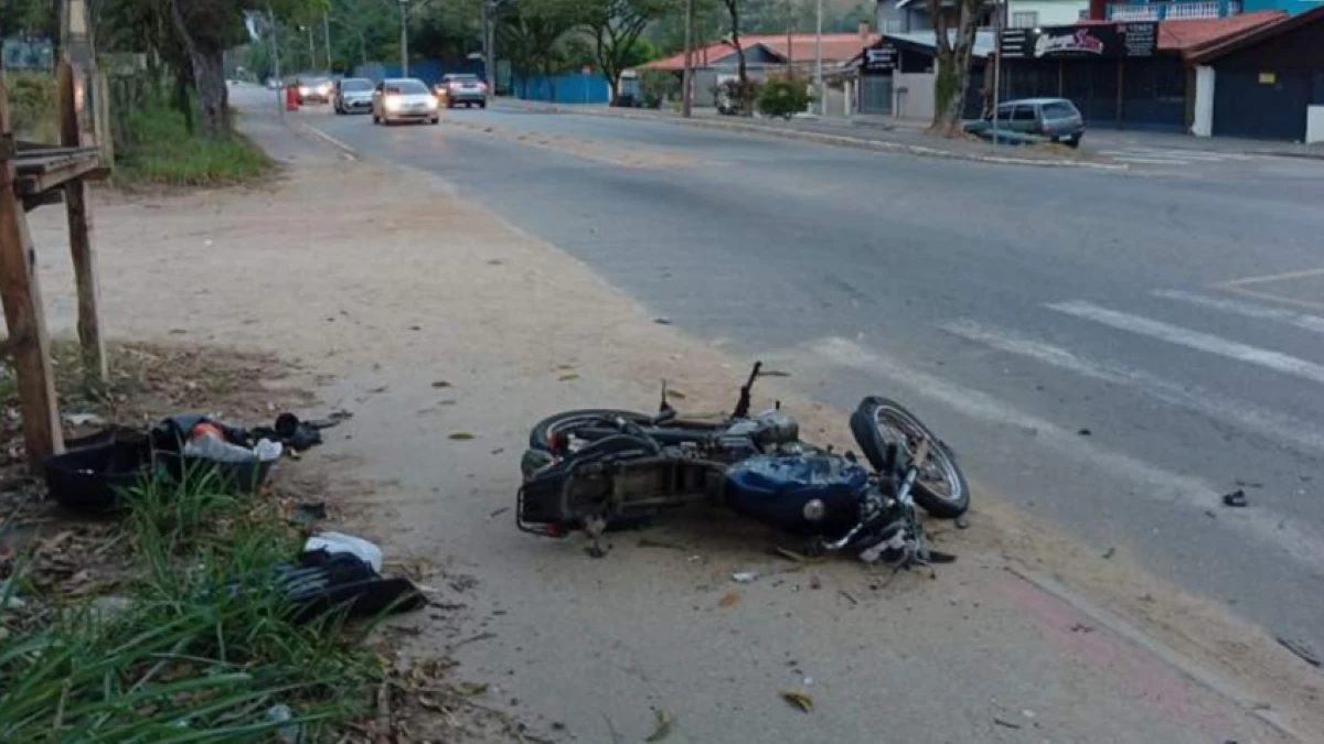 Motociclista morre após bater contra ônibus na Zona Norte de São José