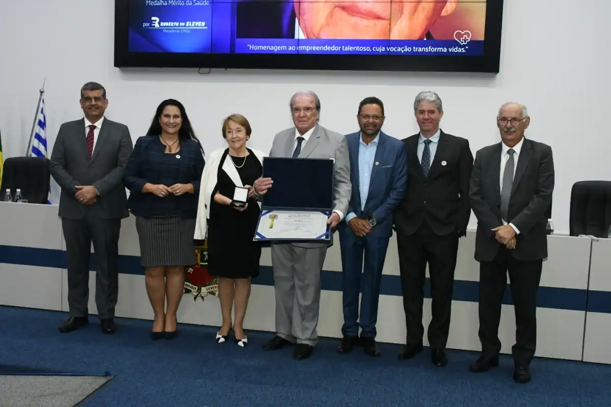 Provedor da Santa Casa de São José dos Campos é homenageado com medalha "Mérito da Saúde", na Câmara Municipal
