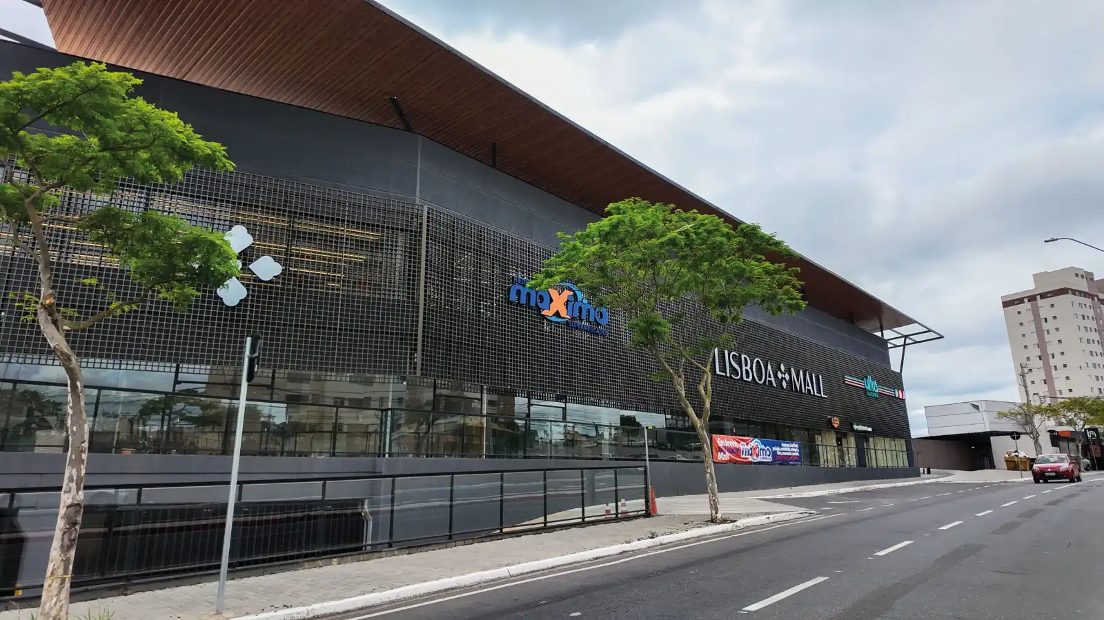 Rede de Supermercados Máximo inaugura primeira unidade em Jacareí, no Villa Branca