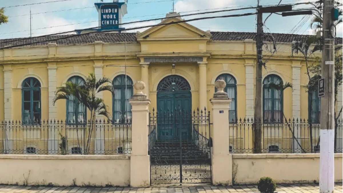 Alunos e funcionárias passam mal após spray de pimenta ser usado em escola de Pindamonhangaba