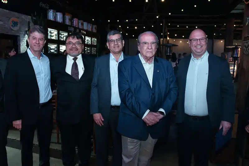 Santa Casa de São José dos Campos homenageia médicos por décadas de dedicação