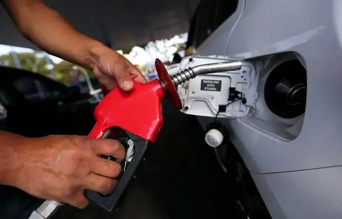 Gasolina e gás de cozinha ficam mais caros a partir desta terça (09) nas refinarias