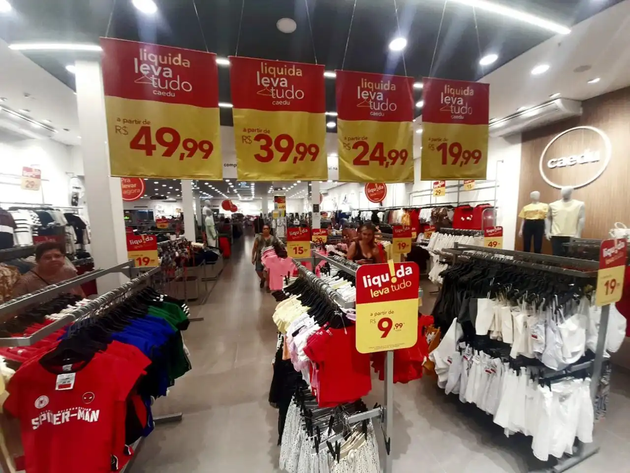 Shopping Jd. Oriente faz liquidação com descontos de até 70%