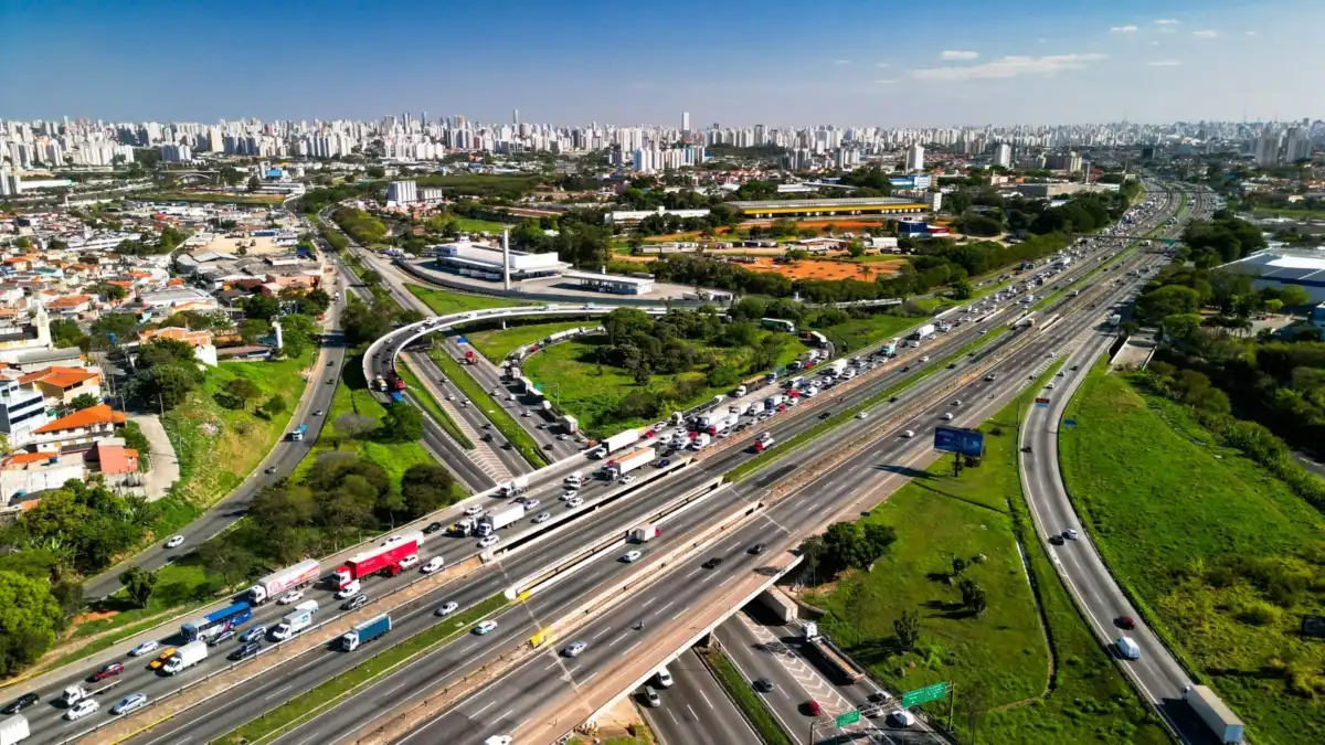 Rodovias que cortam a RMVale: confira o movimento das estradas no feriado