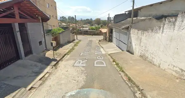 Jovem colide contra muro em Pinda e morre