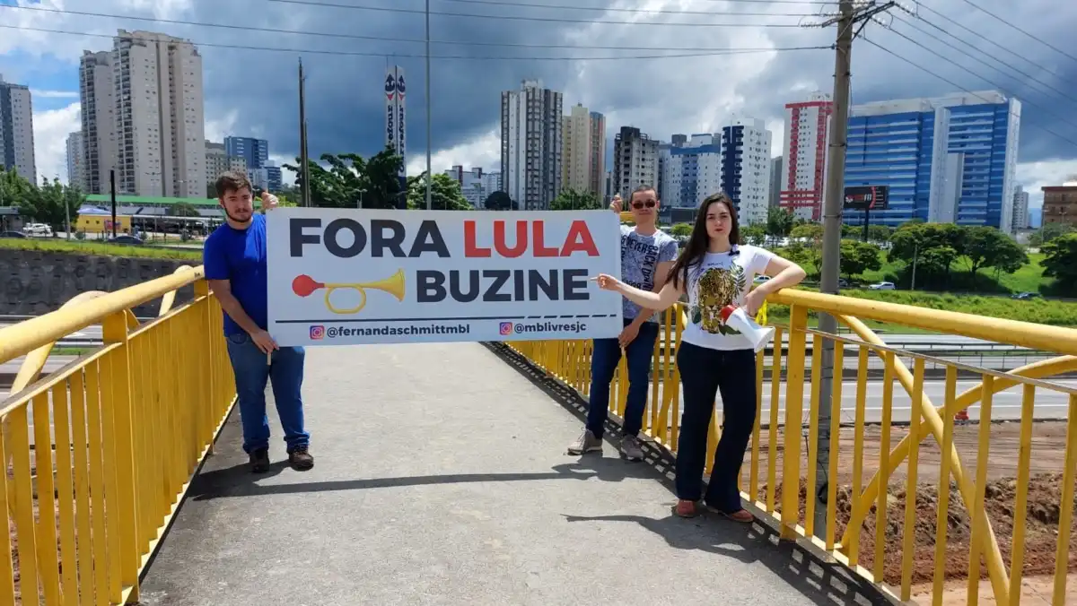 MBL de São José organiza adesivaço "Fora Lula" no sábado (13) em São José