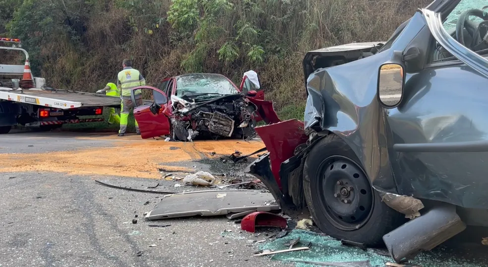 Colisão entre veículos deixar três mortos e seis feridos em Bragança Paulista
