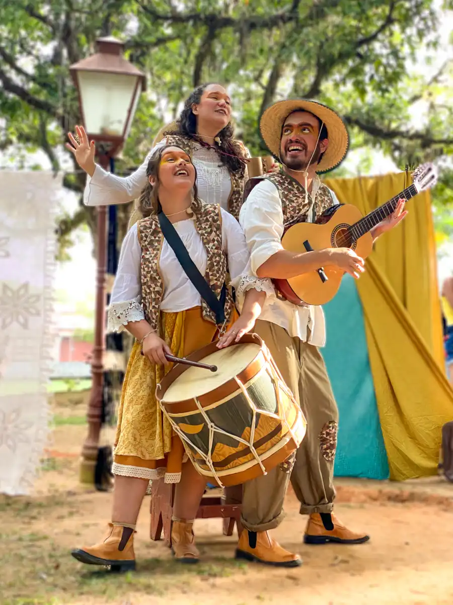 Espetáculo “O Pássaro e a Saudade” traz a riqueza da cultura valeparaibana ao falar sobre emoções diversas Cia. do Capim