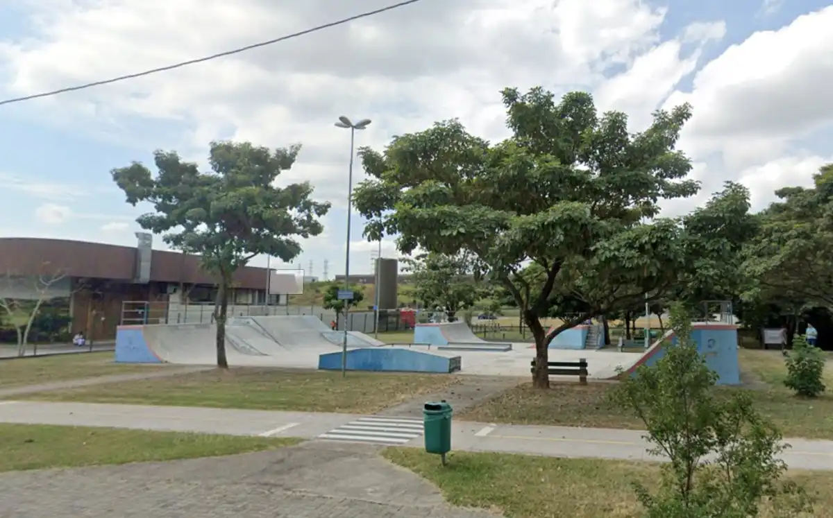 Grupo de skatistas é alvo de arrastão no Aquarius em São José 