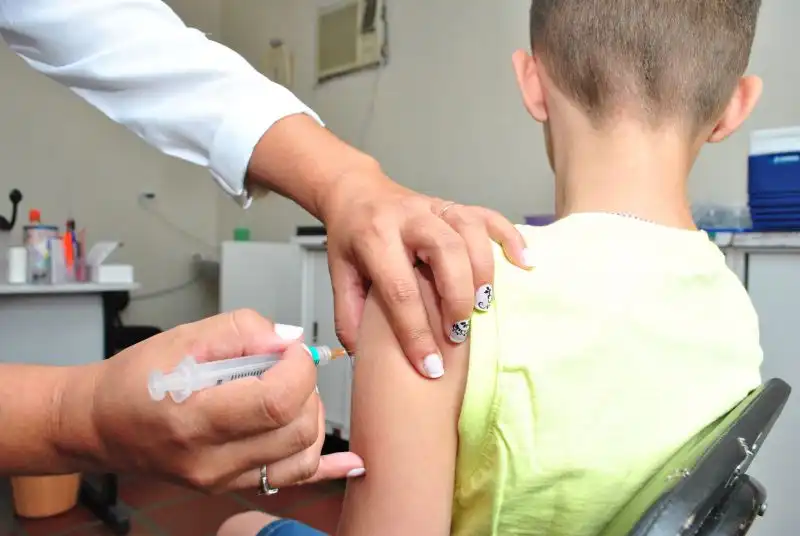 Governo de São Paulo alerta para baixa vacinação de meninos contra o HPV