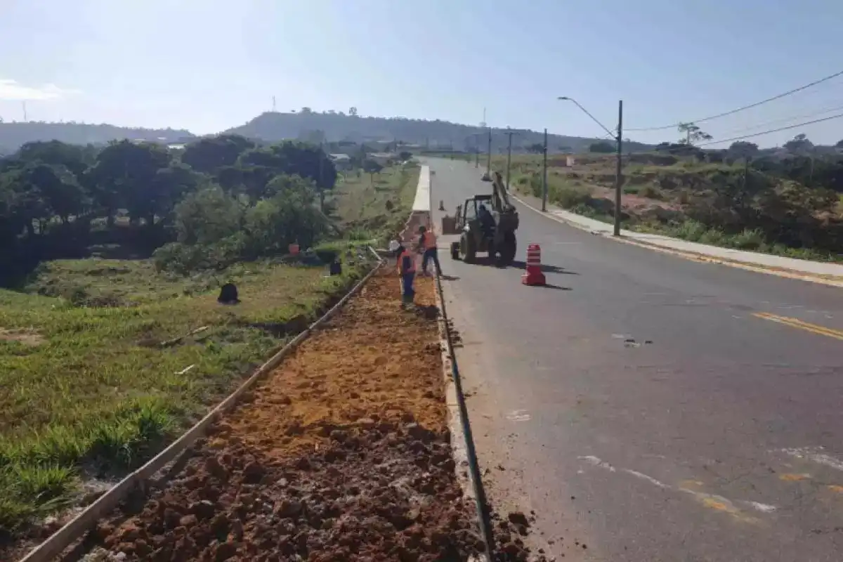 Sem obras concluídas, Prefeitura encerra contrato com empresa responsável por novas calçadas