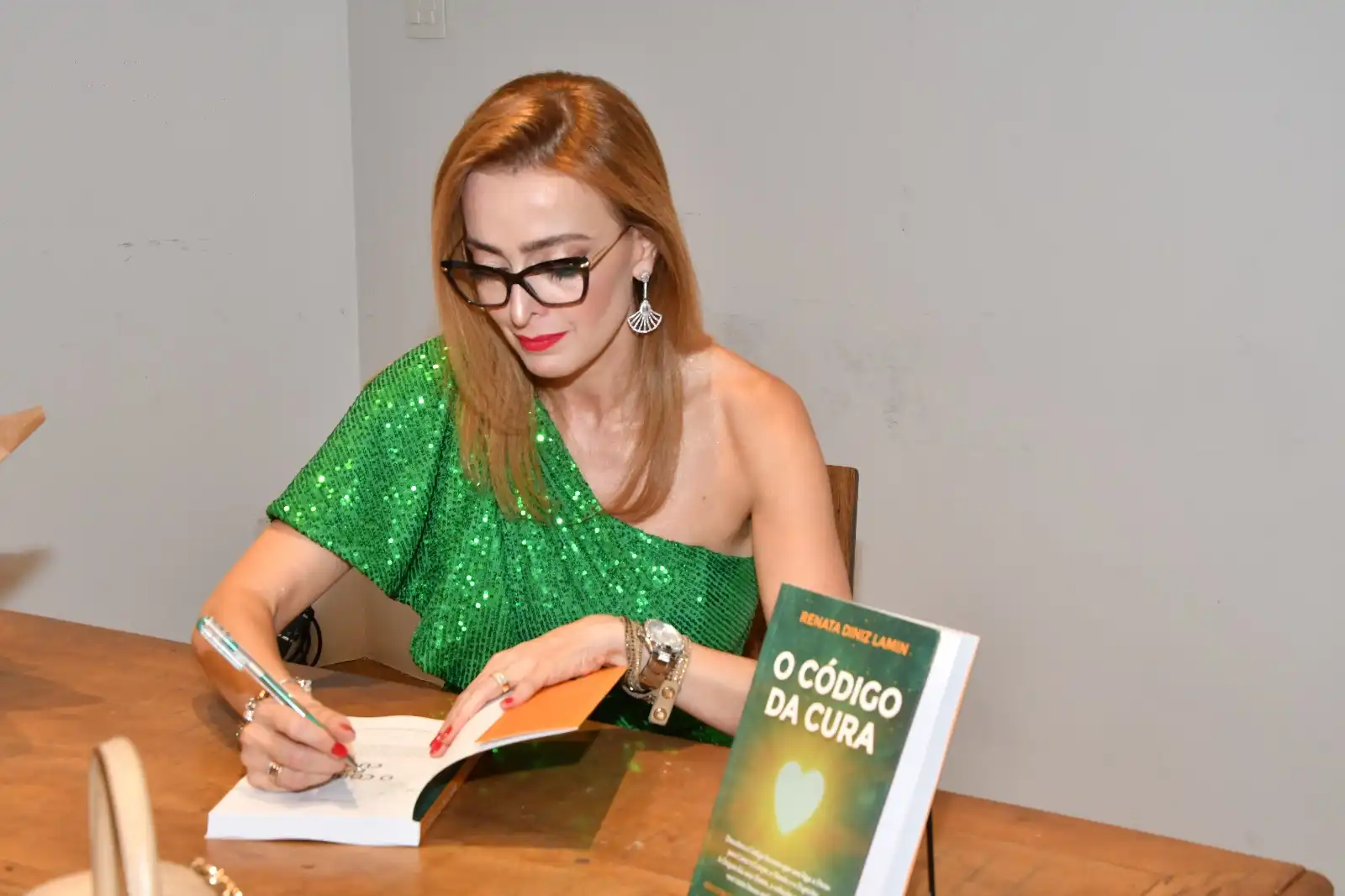 Noite de lançamento do livro "O Código da Cura", de Renata Diniz Lamin