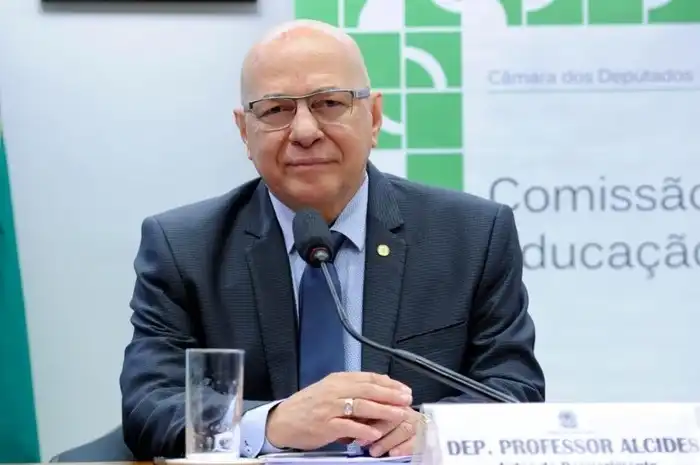 Deputado acusado de estuprar adolescente vota a favor da castração química