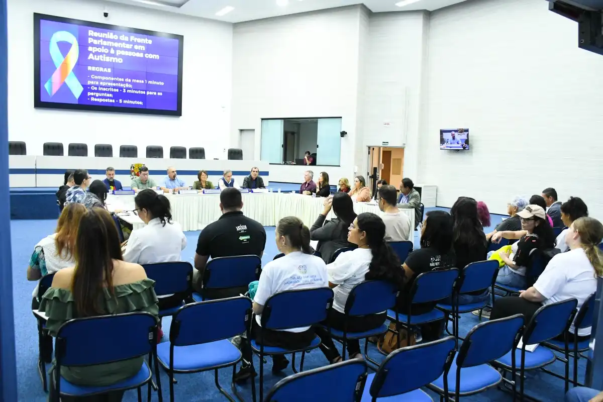 Vereadores retomam reuniões sobre autismo e famílias cobram igualdade no atendimento