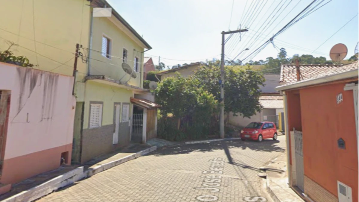 Mulher é esfaqueada pelo ex-marido na frente dos filhos em São Luiz do Paraitinga