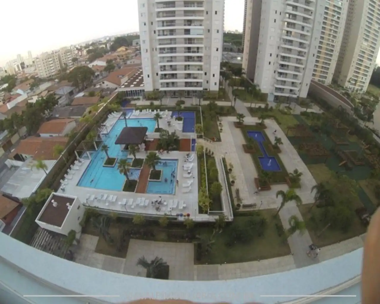 Homem de 35 anos morre afogado em piscina de prédio na Zona Oeste